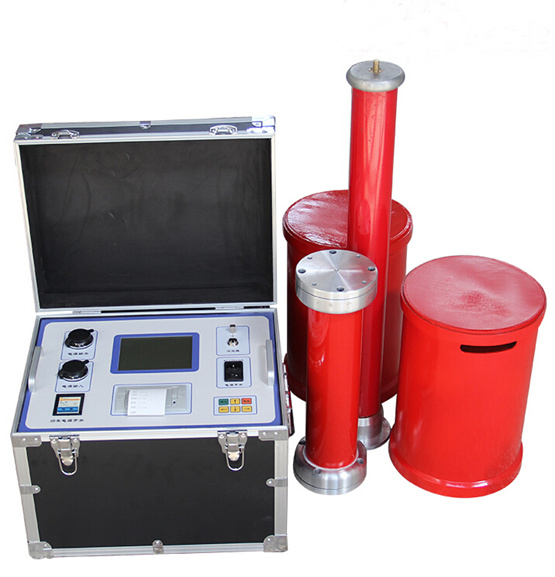 LCCL-2000交流耐壓諧振設(shè)備主要針對(duì)10kV、35kV、110kV、220kV、變電站及線路等所有電氣主設(shè)備的交流耐壓試驗(yàn)設(shè)計(jì)制造。電抗器采用多只分開設(shè)計(jì)，既可滿足高電壓、小電流的設(shè)備試驗(yàn)條件要求，又能滿足低電壓的交流耐壓試驗(yàn)要求，具有較寬的適用范圍，是地、市、縣級(jí)高壓試驗(yàn)部門及電力安裝、修試工程單位理想的耐壓設(shè)備。