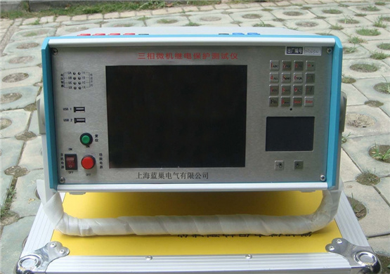 LCJB330三相微機(jī)繼電保護(hù)測(cè)試儀，滿足現(xiàn)場(chǎng)所有試驗(yàn)要求。LCJB330三相微機(jī)繼電保護(hù)測(cè)試儀具有標(biāo)準(zhǔn)的四相電壓，三相電流輸出，電壓125V/相，電流40A/相。既可對(duì)傳統(tǒng)的各種繼電器及保護(hù)裝置進(jìn)行試驗(yàn)，
