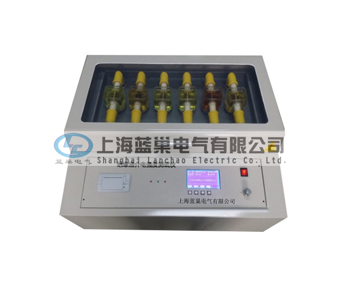 LCY-6B六杯型絕緣油介電強(qiáng)度測試儀又稱絕緣油介電強(qiáng)度測試儀、絕緣油介質(zhì)強(qiáng)度測試儀及絕緣油電強(qiáng)度測定儀，六杯絕緣油介電強(qiáng)度測試儀根據(jù)《絕緣油介電強(qiáng)度測定法》設(shè)計生產(chǎn)