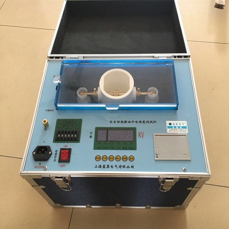絕緣油介電強度測試儀,是用于變壓器油，潤滑油，等工業(yè)油等油耐壓和電壓擊穿的試驗儀器，具有多次連續(xù)試驗，打印結(jié)果，電壓可設(shè)等多用途的儀器，t;13818349989(微信同號)